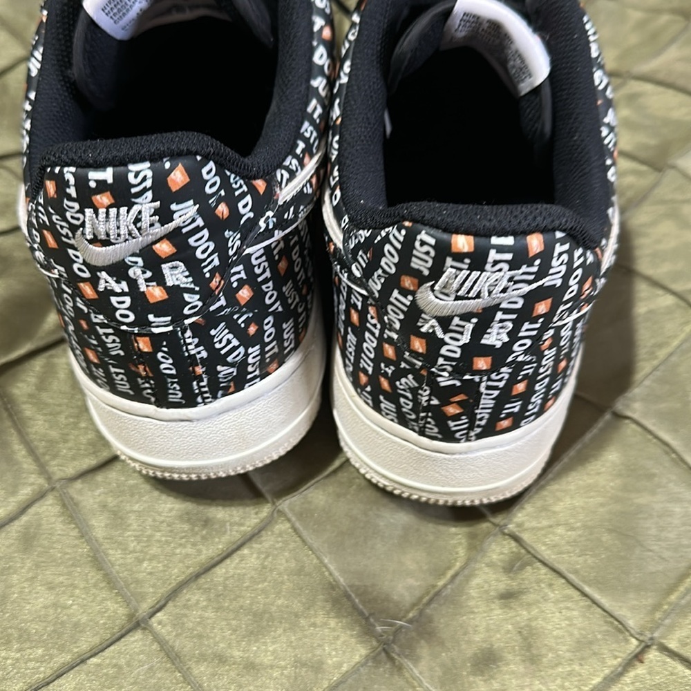 Nike Air Force 1. Just Do It Black Sneakers.
A06298-001 - Picture 2 of 5